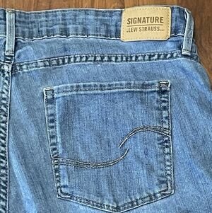 Levis Signature Mid Rise Straight Womens Jeans 16 M 33x32 Blue Stretch Med Wash